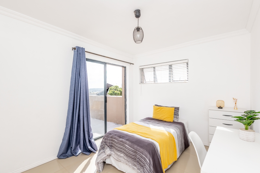 6 Bedroom Property for Sale in Jakarandas Western Cape
